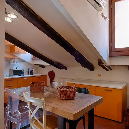 Fondazza - Little Tower Apartment